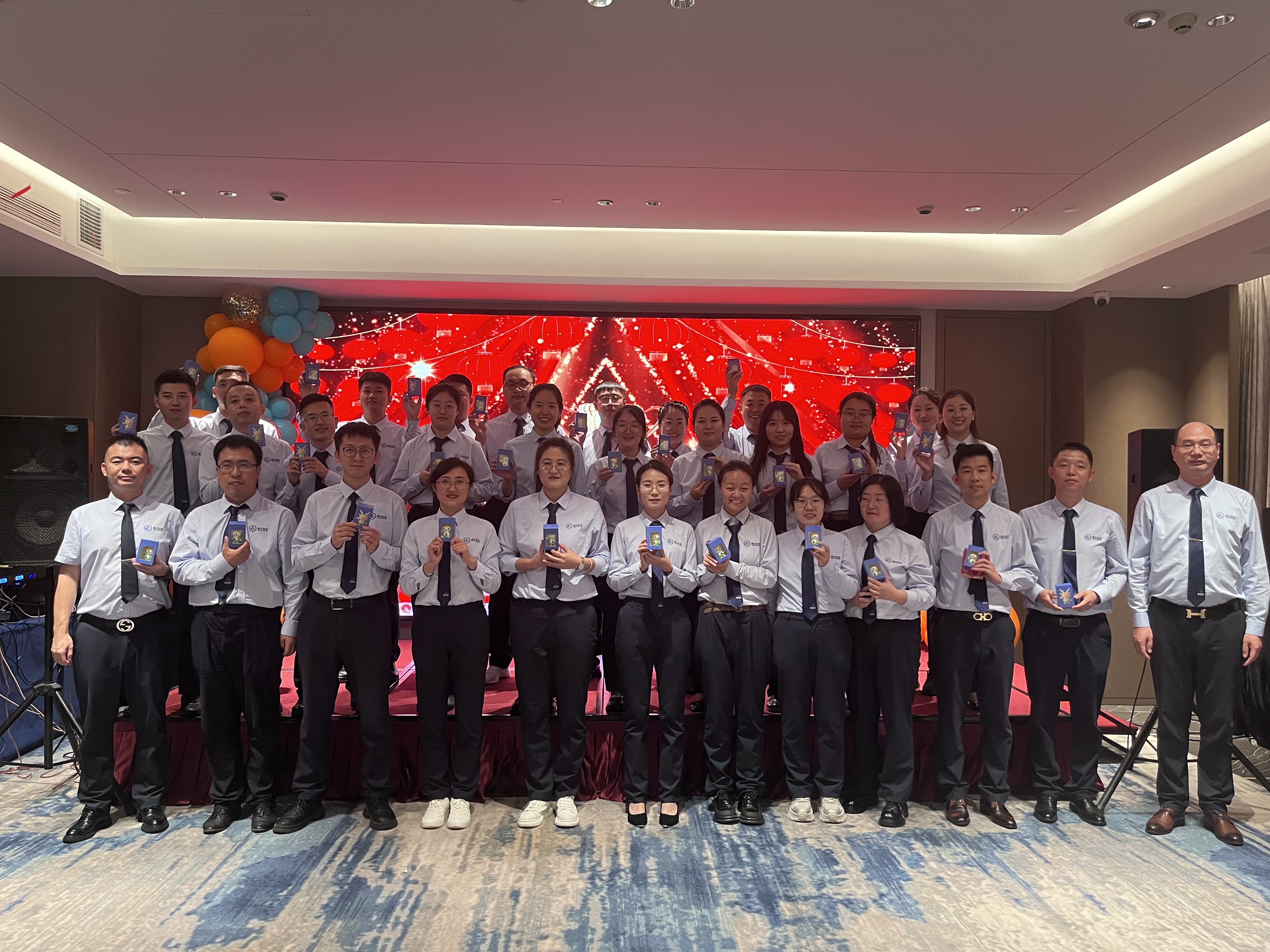 Полнолуние, славный день, связанный любовью к Хенгеру