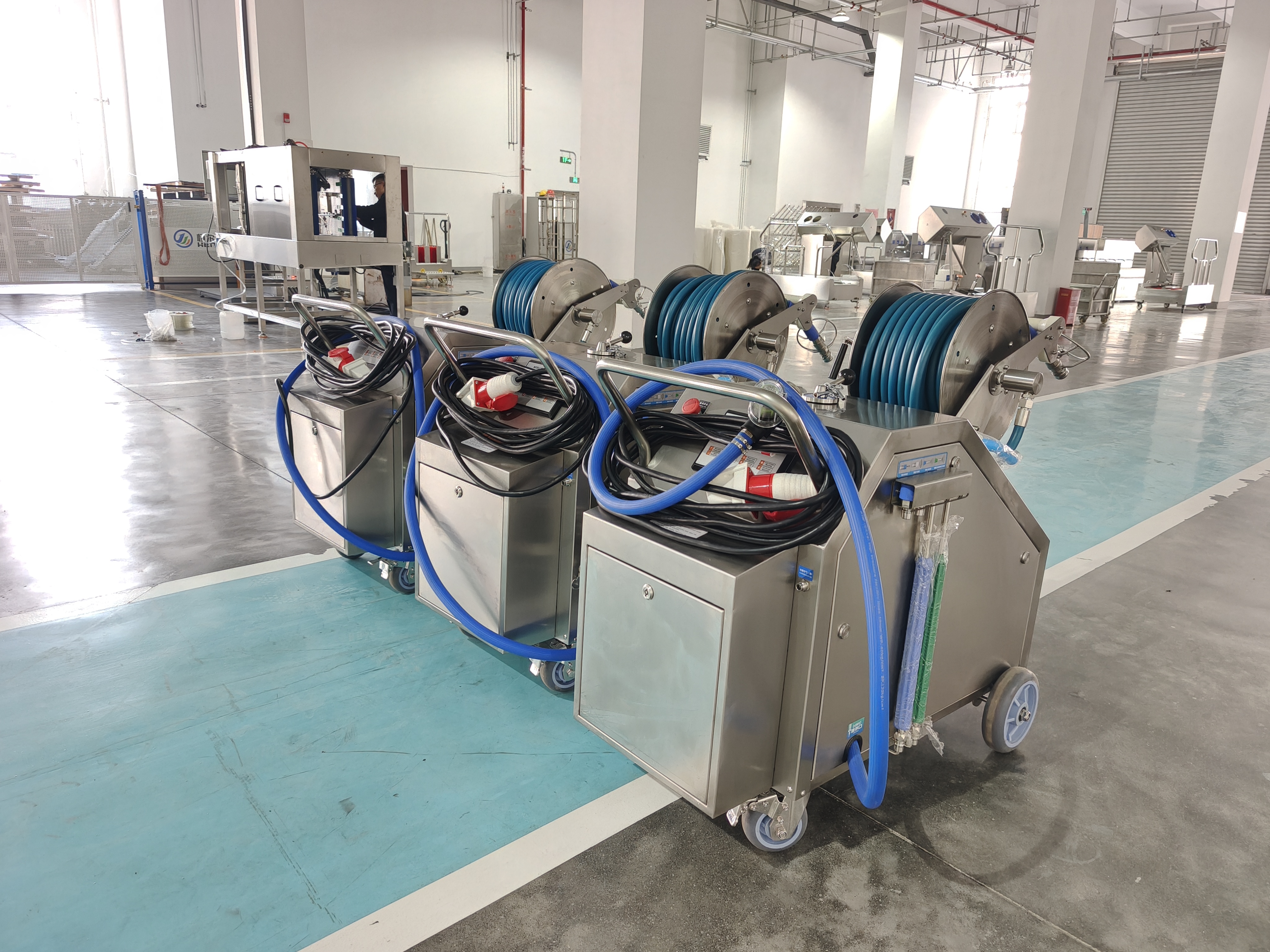 Профессиональная мобильная машина для пенной чистки и дезинфекции | Каркас из нержавеющей стали 304 | 3-в-1: высокое давление, пена и дезинфекция