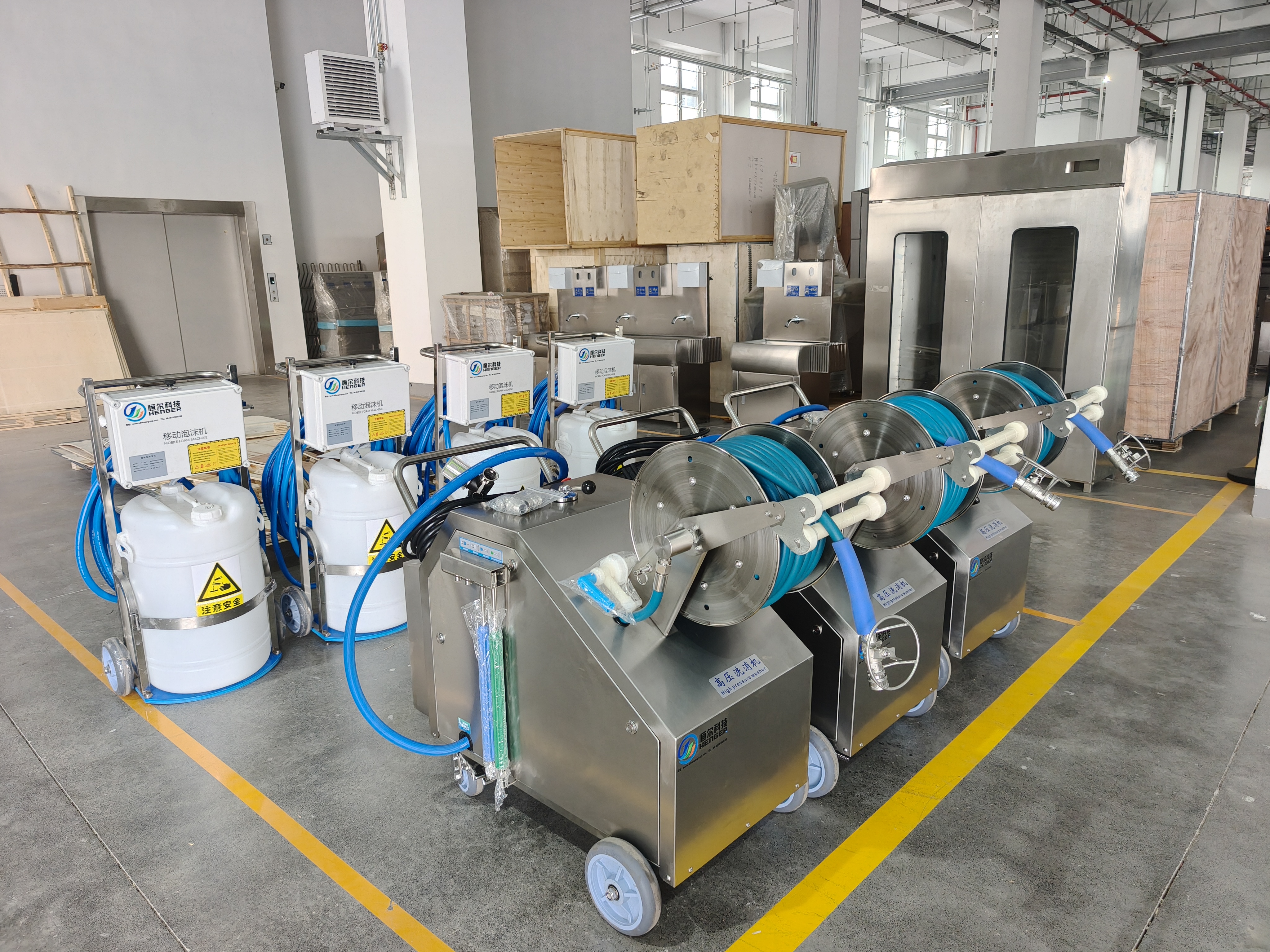 Профессиональная мобильная машина для пенной чистки и дезинфекции | Каркас из нержавеющей стали 304 | 3-в-1: высокое давление, пена и дезинфекция